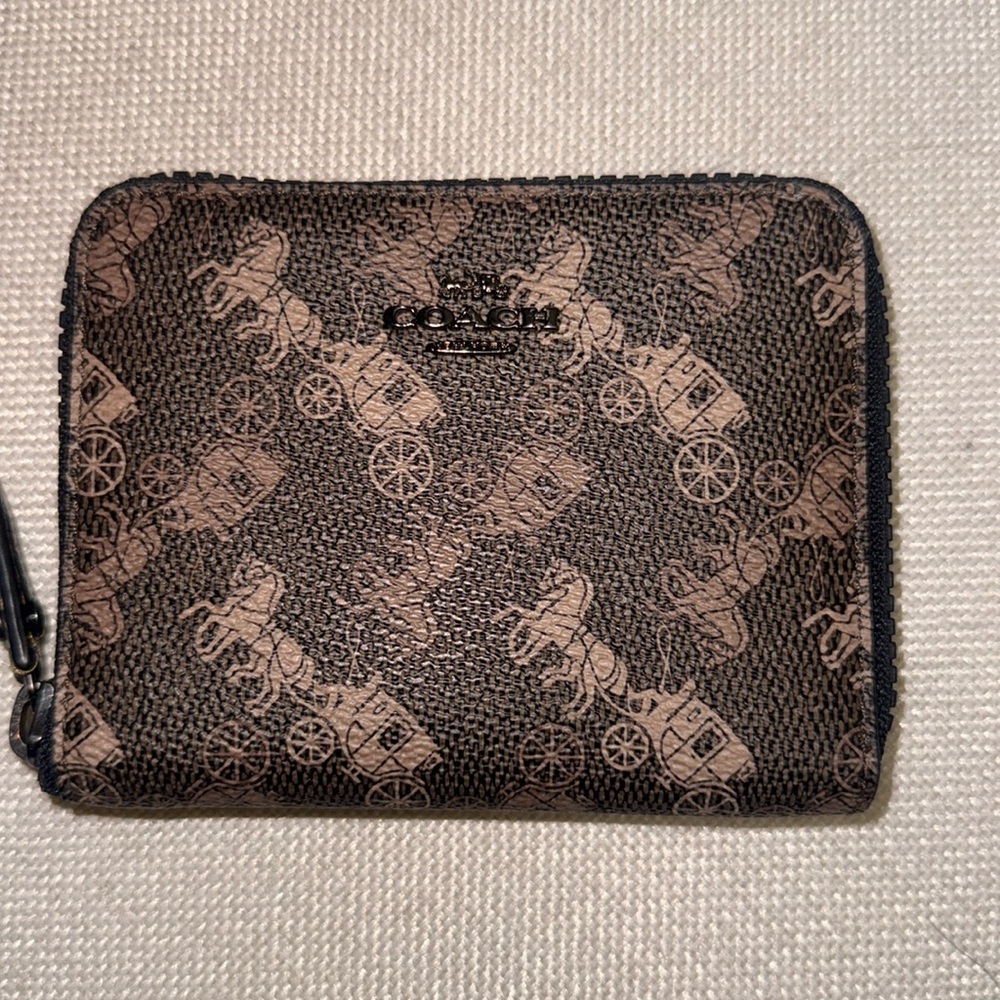 NWOT, Coach Horse and Carriage zip around Wallet in brown / tan .